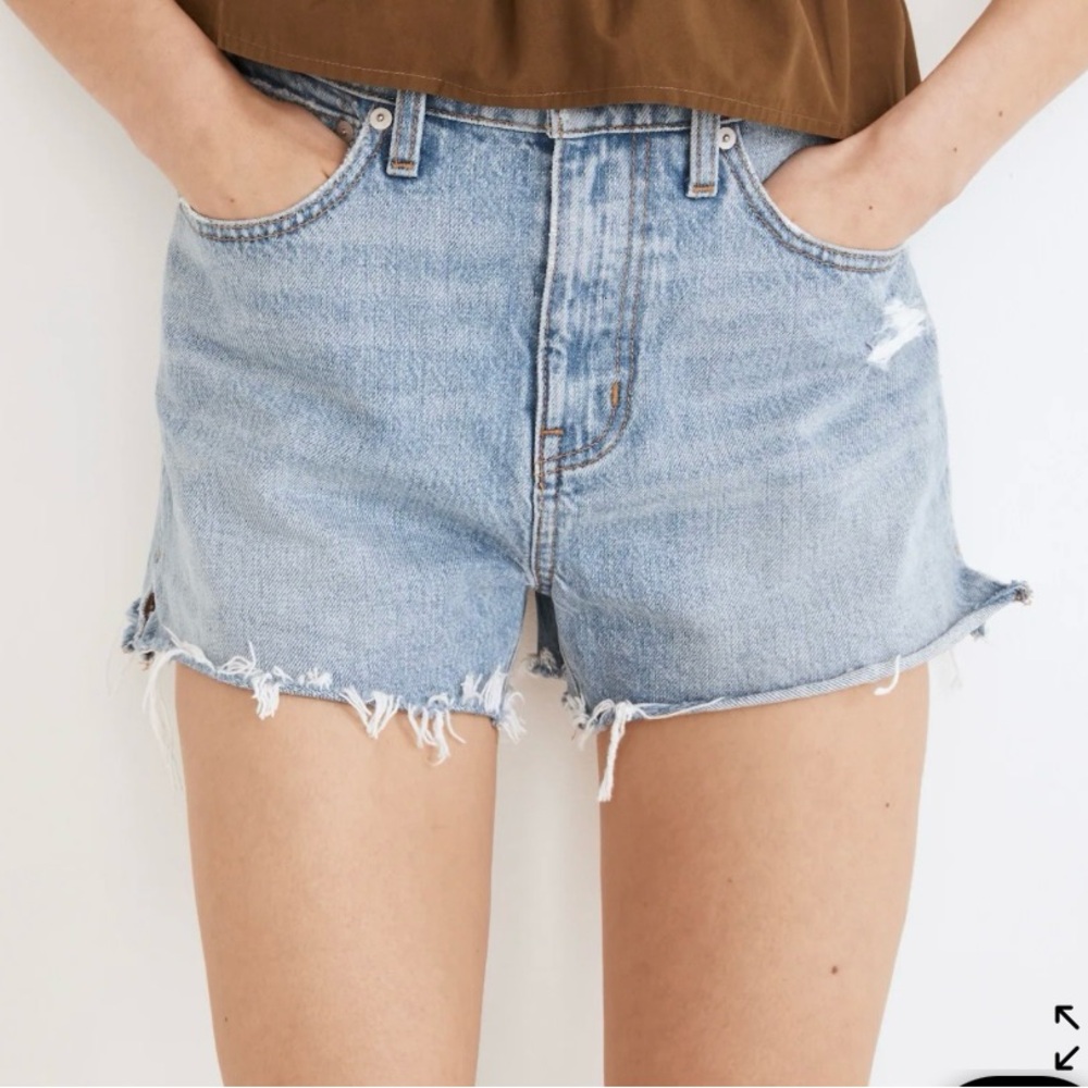 EUC Madewell Relaxed Denim Shorts in Madera Wash: Side-Slit Edition, Size 24